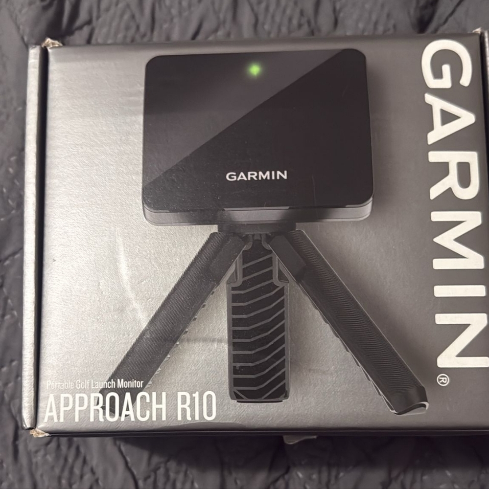 Garmin Approach R10 Portable Golf Launch Monitor in Black